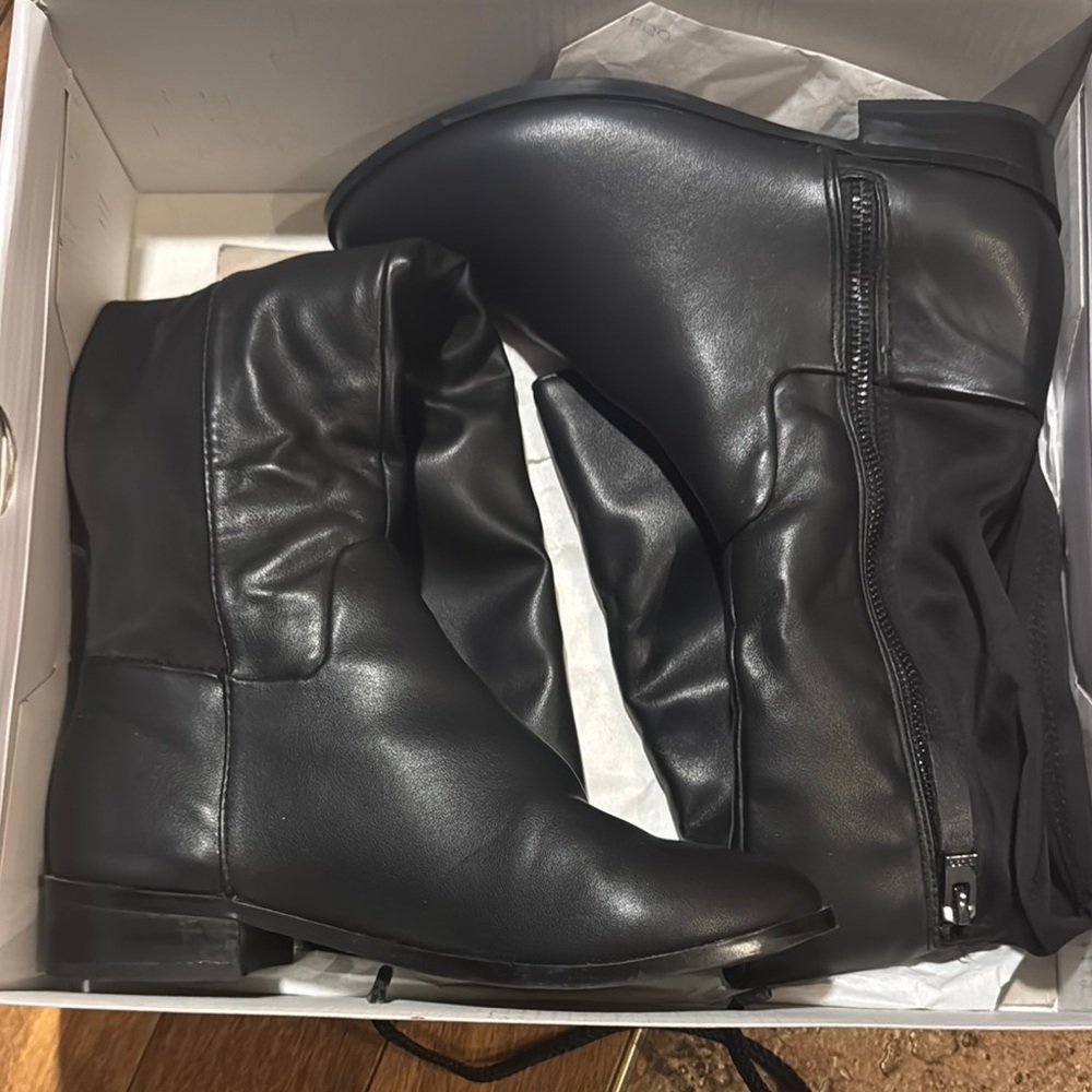 Black Knee-High Leather Boots with Zipper